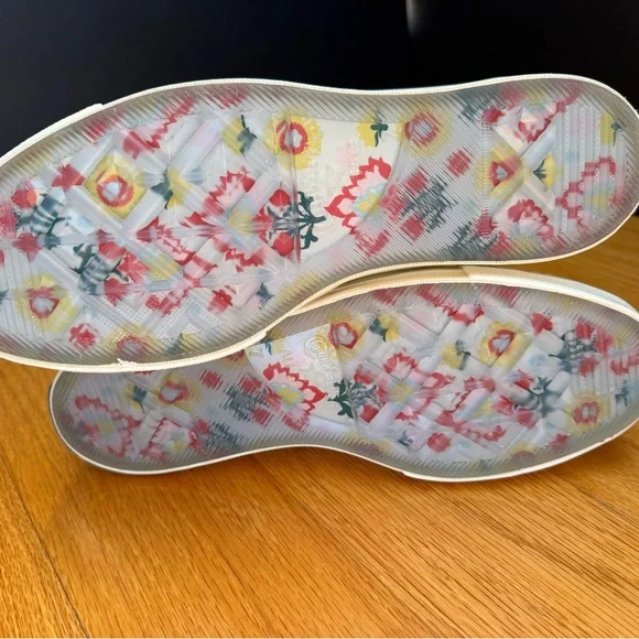 Converse Chuck Taylor  White High-Tops with Red and Green Floral Design NEW - Picture 9 of 10